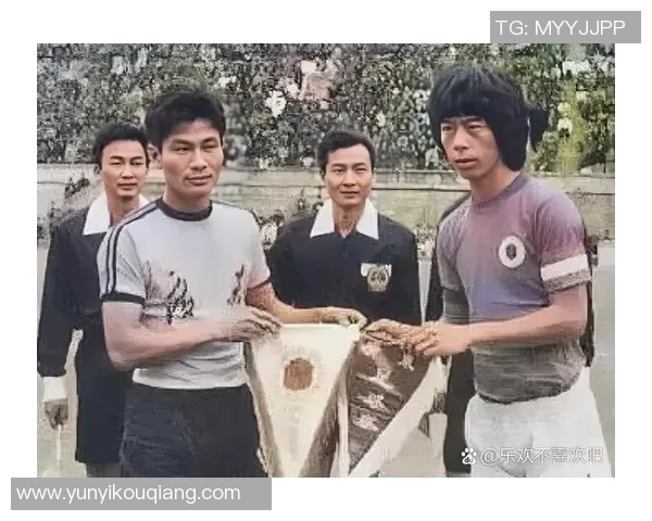 香港足球明星胡国雄的传奇人生与职业生涯回顾